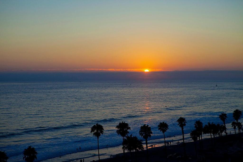 Club Wyndham Oceanside Pier Resort Экстерьер фото